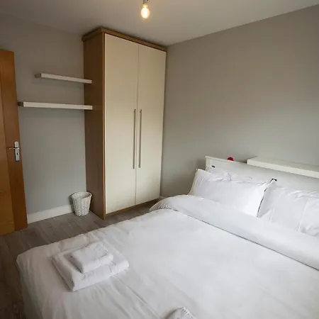Semesterbostad Guestready - Spacious 3br House With Patio