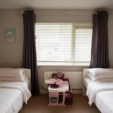 Guestready - Spacious 3br House With Patio Holiday home