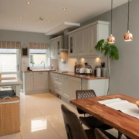 Casa de Férias Guestready - Spacious 3br House With Patio *