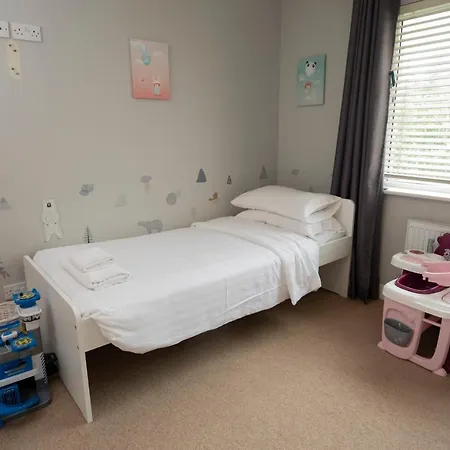 Semesterbostad Guestready - Spacious 3br House With Patio